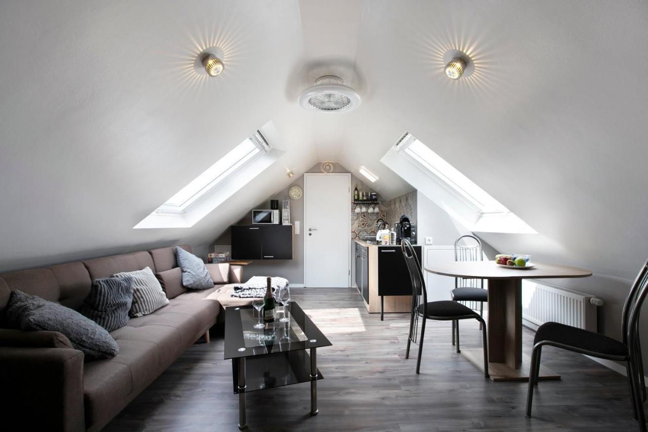 Uhses Ferienwohnung Heide  Exteriör bild